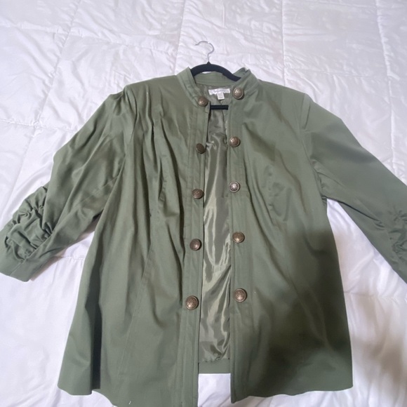 Dressbarn Jack Green color Size 14/16 with beautiful buttons - Picture 4 of 6